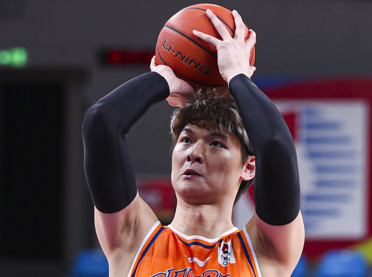 九游下载-上海13战12胜：超广东升联赛第二 王哲林梦游仍大胜剑指冲冠